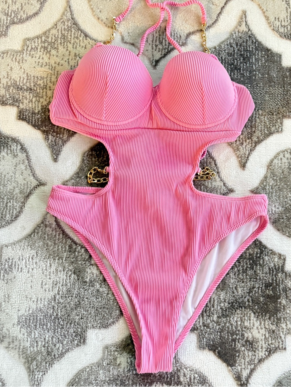 Pink Ribbed Cutout One-Piece Swimsuit with Gold Chain Accents Size Large